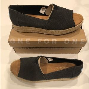 TOMS Open-Toe Platform Alpargata Black Washed Canvas Size 6